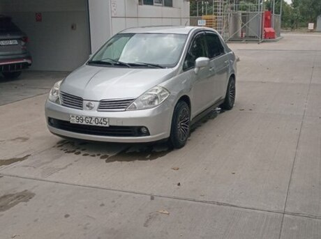 Nissan Tiida 2004