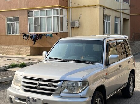 Mitsubishi Pajero io 2000