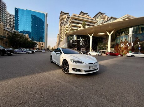 Tesla Model S 2017