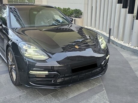 Porsche Panamera 4 E-Hybrid 2023