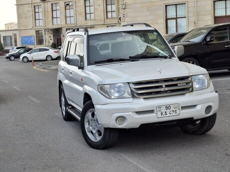 Mitsubishi Pajero io 2000