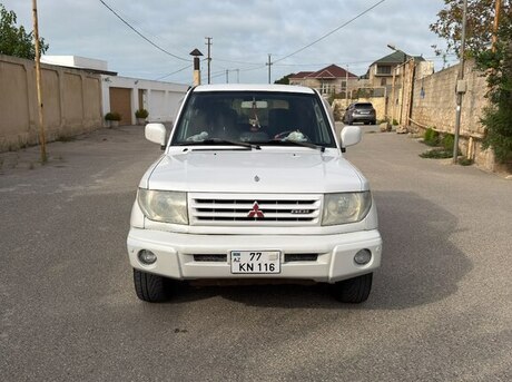 Mitsubishi Pajero io 2000