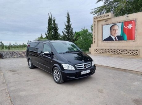 Mercedes Viano 2011