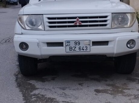 Mitsubishi Pajero io 1999