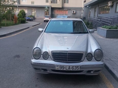 Mercedes E 220 2000