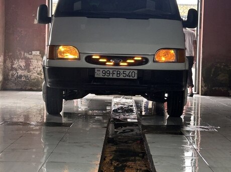 Ford Transit 2000