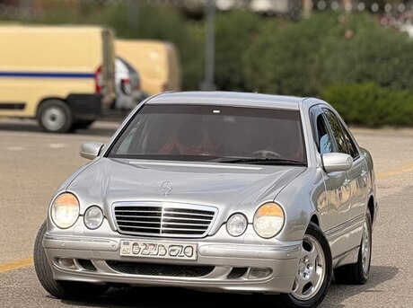 Mercedes E 220 2000