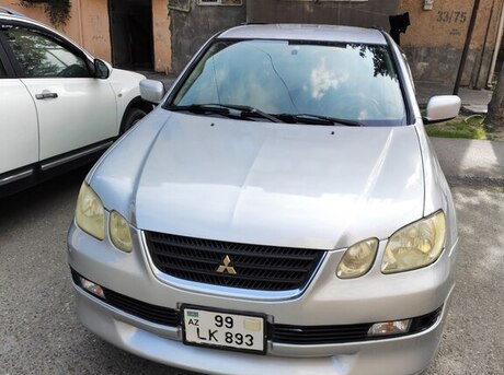 Mitsubishi Airtrek 2001
