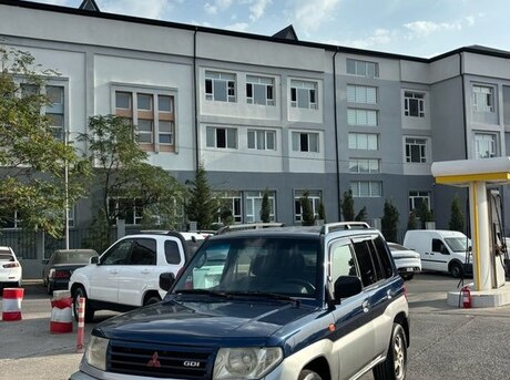 Mitsubishi Pajero io 1999