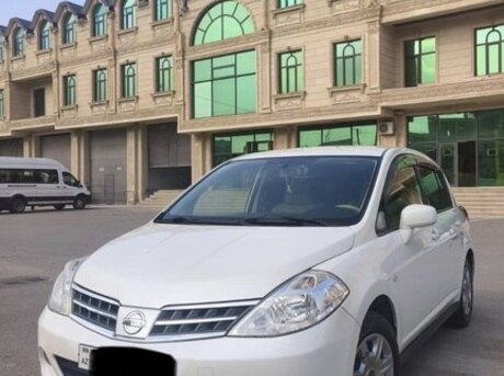 Nissan Tiida 2012