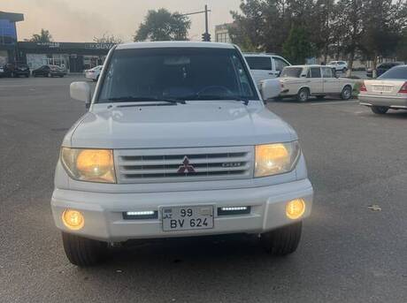Mitsubishi Pajero io 1999