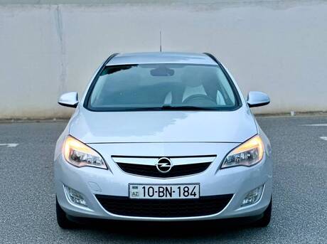 Opel Astra 2011
