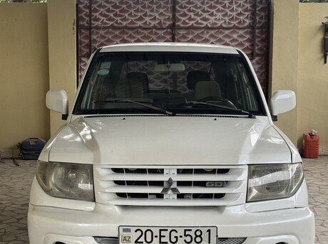 Mitsubishi Pajero io 2002