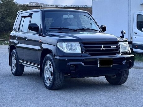 Mitsubishi Pajero io 2000