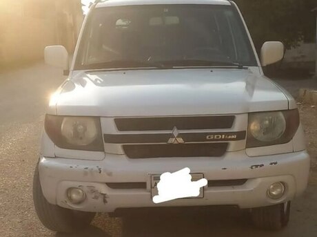 Mitsubishi Pajero io 2000
