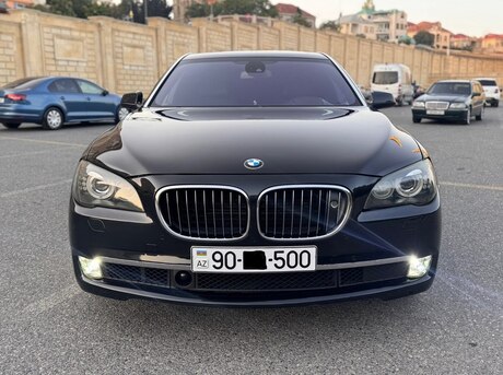 BMW 750 2011