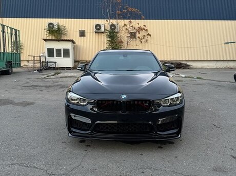 BMW 330 2018