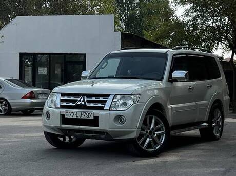 Mitsubishi Pajero 2010