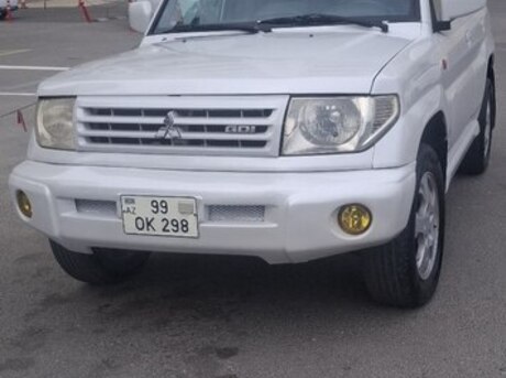 Mitsubishi Pajero io 1999
