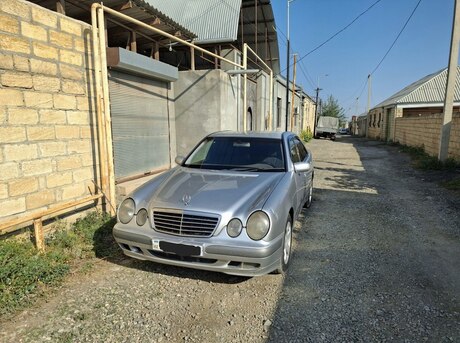 Mercedes E 220 2001