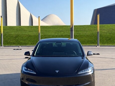 Tesla Model 3 2024