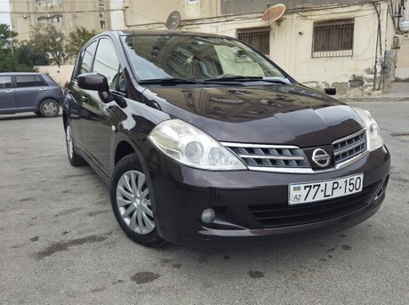 Nissan Tiida 2011