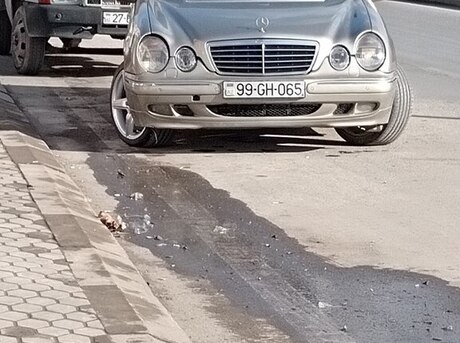 Mercedes E 220 2001
