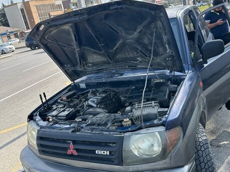 Mitsubishi Pajero io 1999