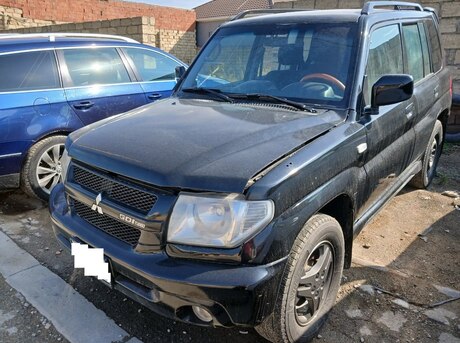 Mitsubishi Pajero io 2001