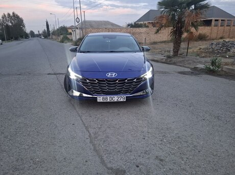 Hyundai Elantra 2022