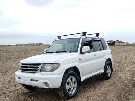 Mitsubishi Pajero io 2000