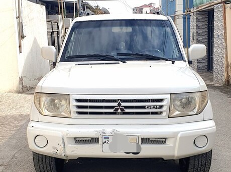 Mitsubishi Pajero io 2000
