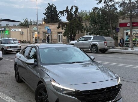 Hyundai Elantra 2023