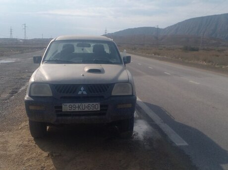 Mitsubishi L200 2005