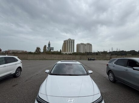 Hyundai Elantra 2025