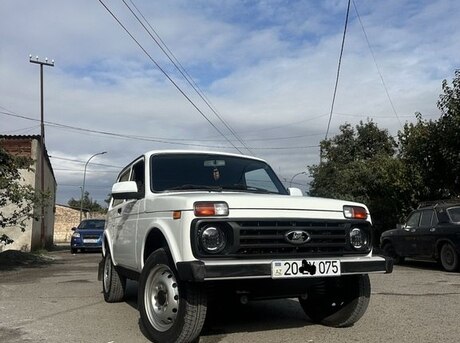 LADA (VAZ) Niva 2015