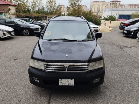 Mitsubishi Chariot 2000