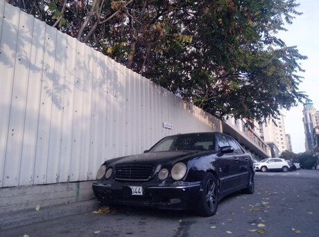 Mercedes E 220 2001