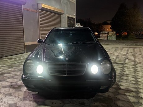 Mercedes E 220 2000