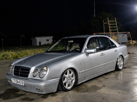Mercedes E 220 1999