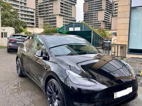 Tesla Model Y 2024