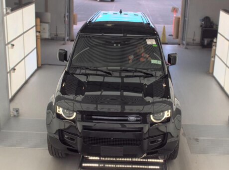 Land Rover Defender 2025