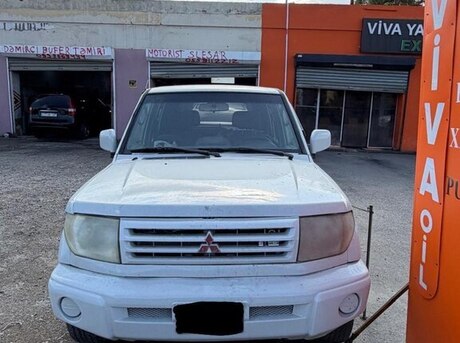 Mitsubishi Pajero io 1999