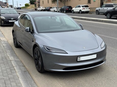 Tesla Model 3 2024
