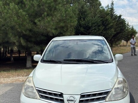 Nissan Tiida 2012