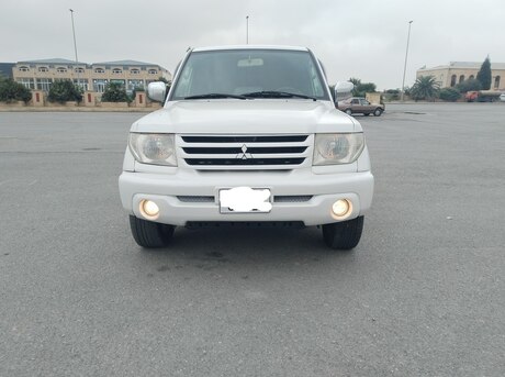 Mitsubishi Pajero io 2001
