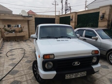 LADA (VAZ) Niva 2011