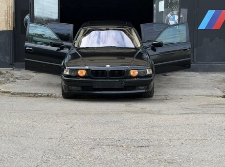 BMW 735 2000