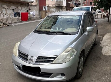 Nissan Tiida 2012