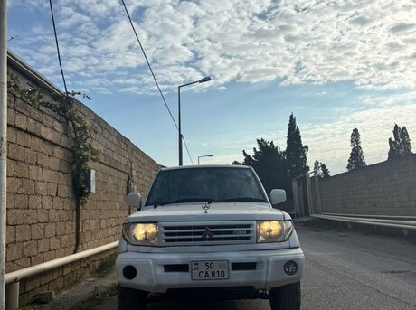 Mitsubishi Pajero io 1999